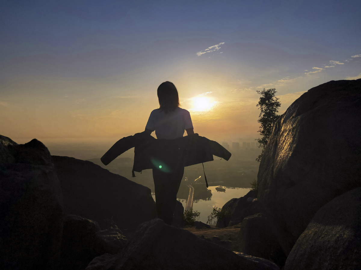向前跑迎着冷眼和嘲笑