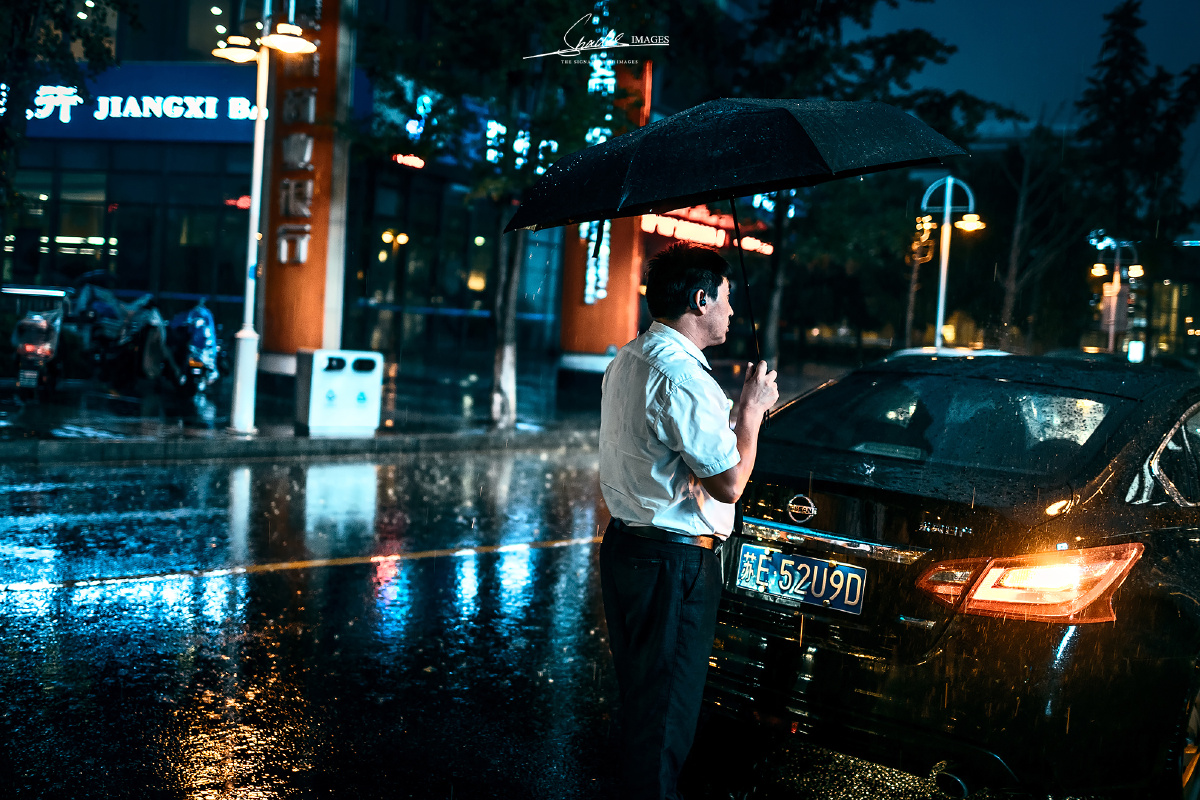 外面下雨了我能送你回家么