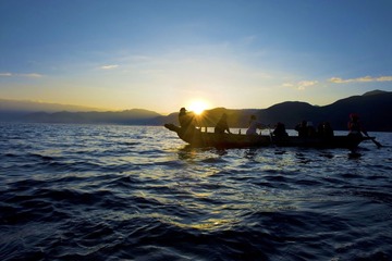 荡漾在泸沽湖上
