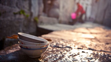 清早起来劳作的宏村人，撒落了一地他们晶莹的汗水