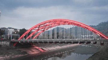 284305