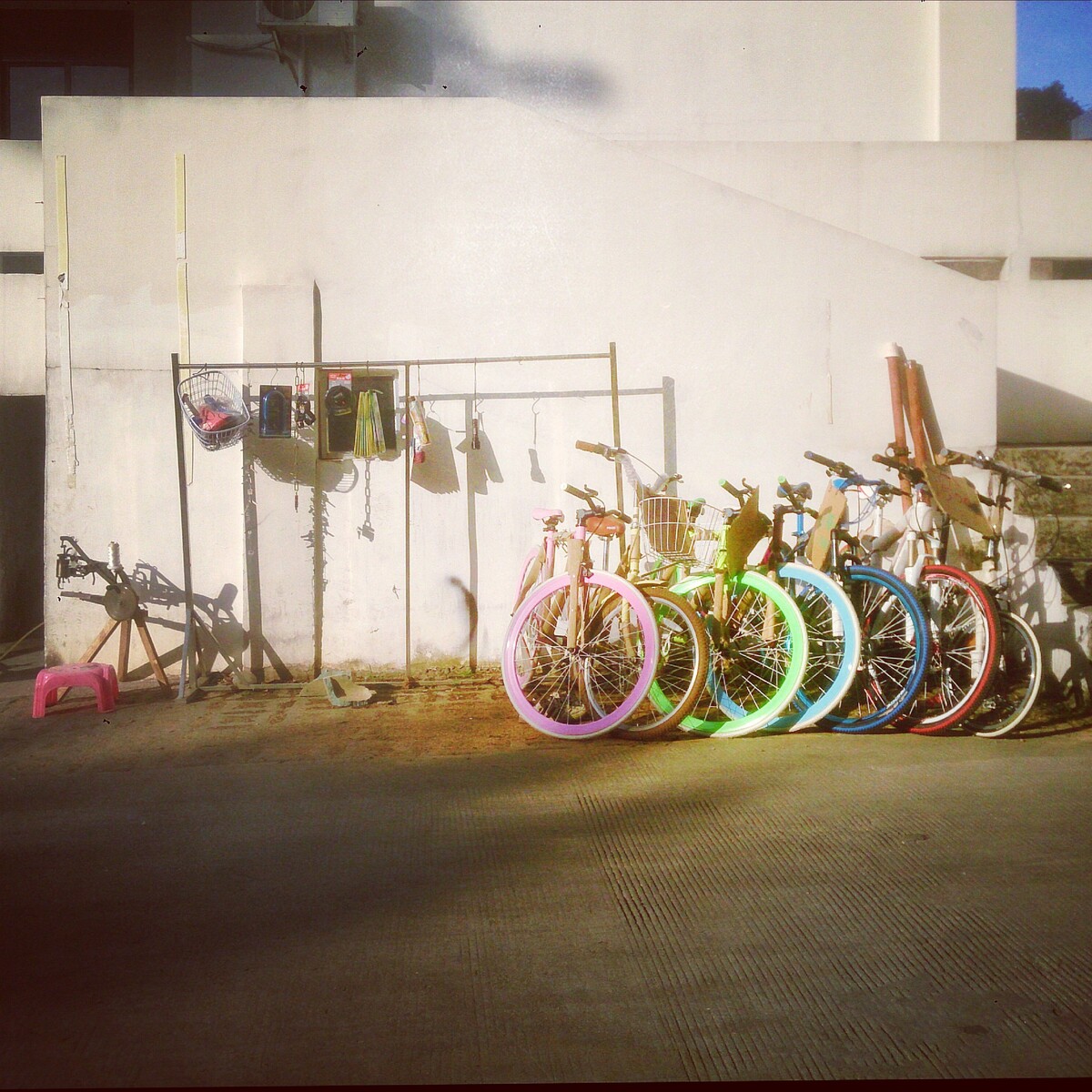 2013.12.03<br />
每次经过宿舍楼下都看到五颜六色的彩虹死飞。终于给我拍到了