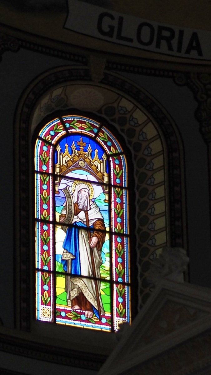 青岛圣弥厄尔大教堂的花窗玻璃终于心满意足的打卡了相机的iso降低到