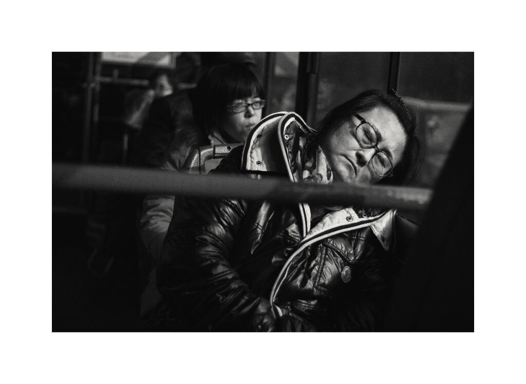 A sleeping lady on the bus<br />
|| Nex-5n<br />
|| Leica 40/2 Summicron