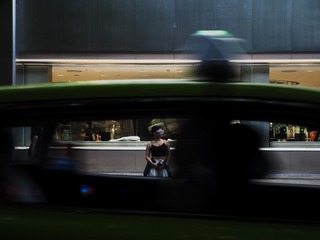 583529