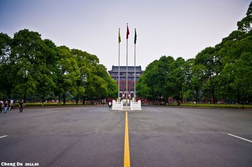 摄于 成都 · 四川大学 · 北门