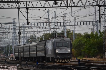 1044842