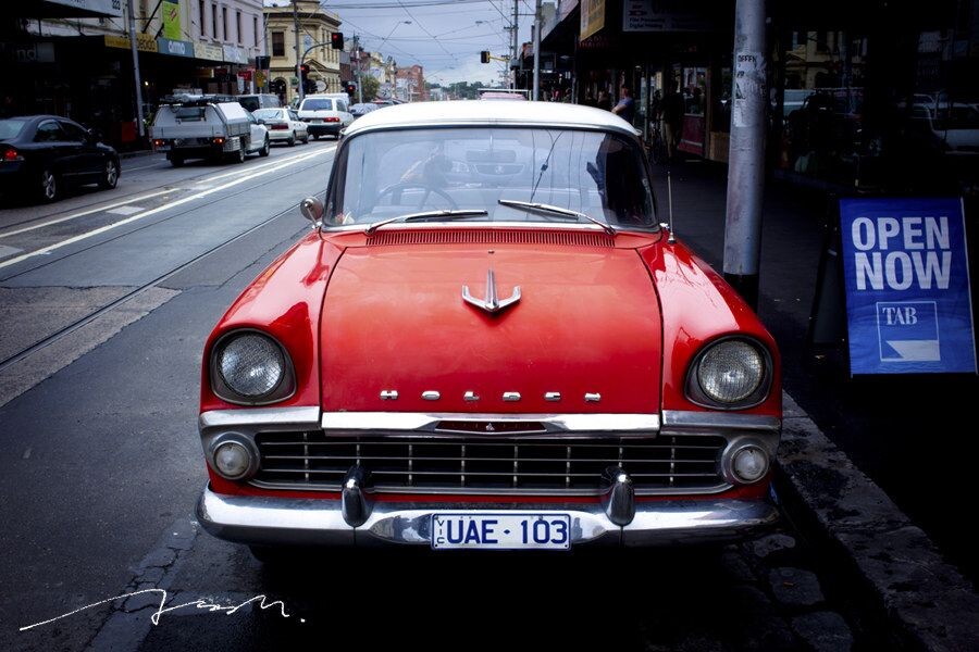 照片里是一辆老款的Holden（澳大利亚的汽车品牌，可惜已经破产了）