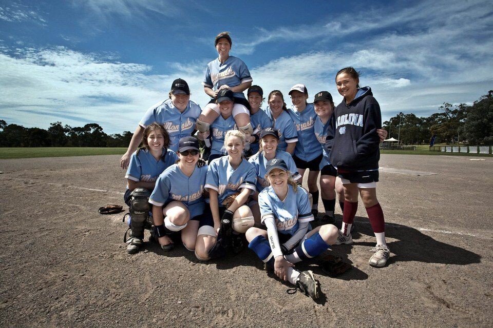 2008年的时候，我们学校主办了当年的澳大利亚大学生运动会，在一场胜利之后，我给这帮表现优异的女孩子拍了一张合影