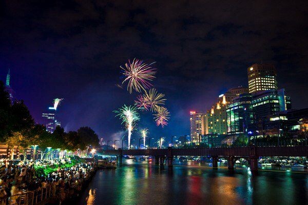 墨尔本和很多大城市一样，也会在新年的时候以燃放烟花的形式来进行庆祝。