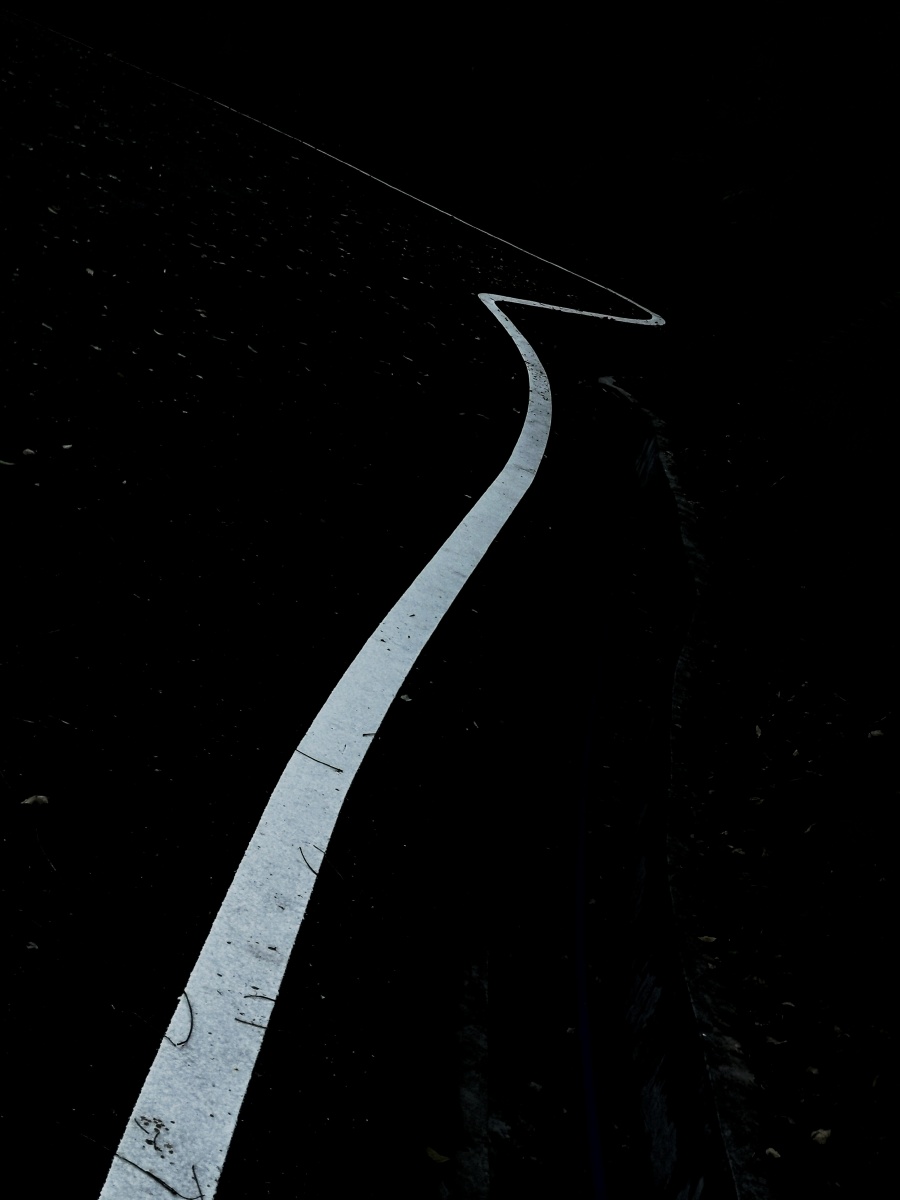 指引摸索在黑暗中前行