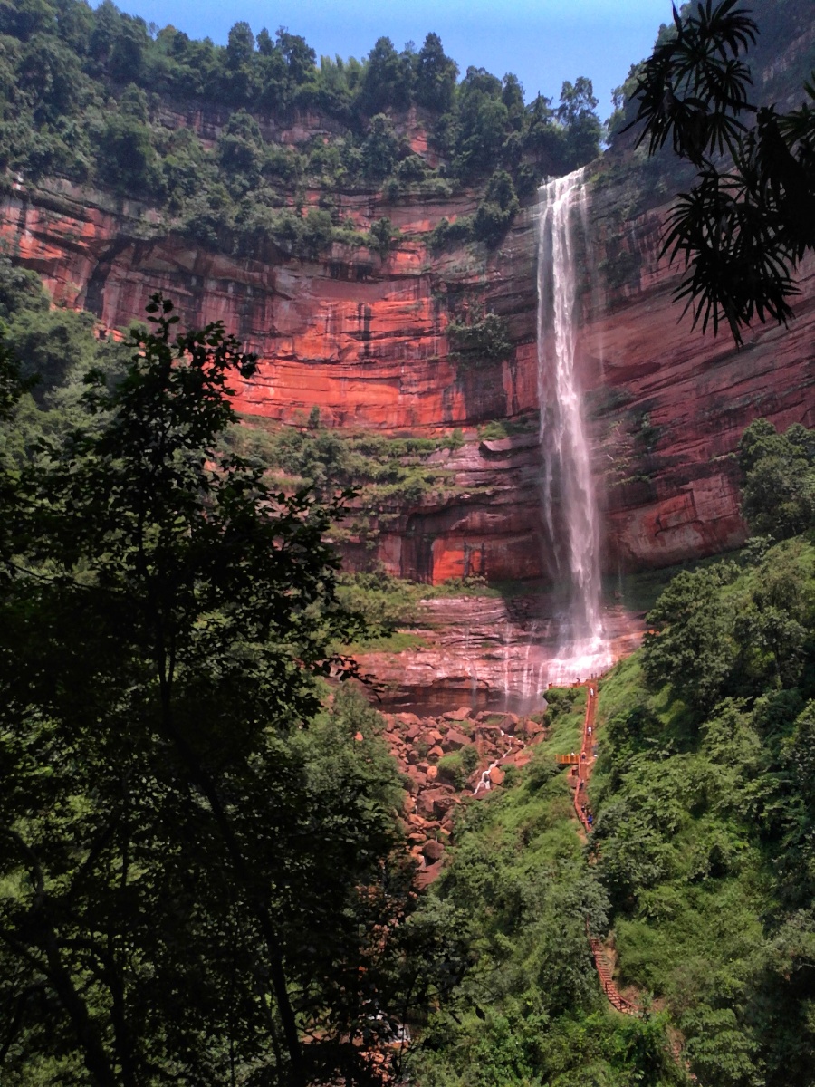 飞流直下三千尺佛光岩瀑布