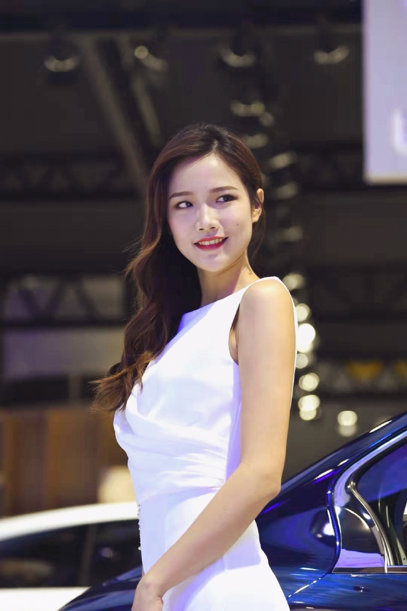 迷人的笑容和悬浮的领克游戏币 - 韩冬冬