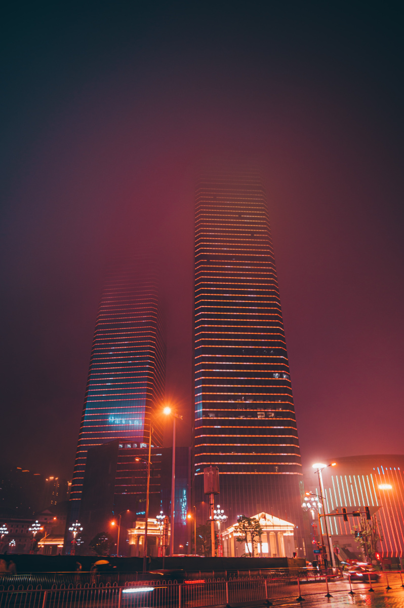 贵阳花果园双子塔夜景