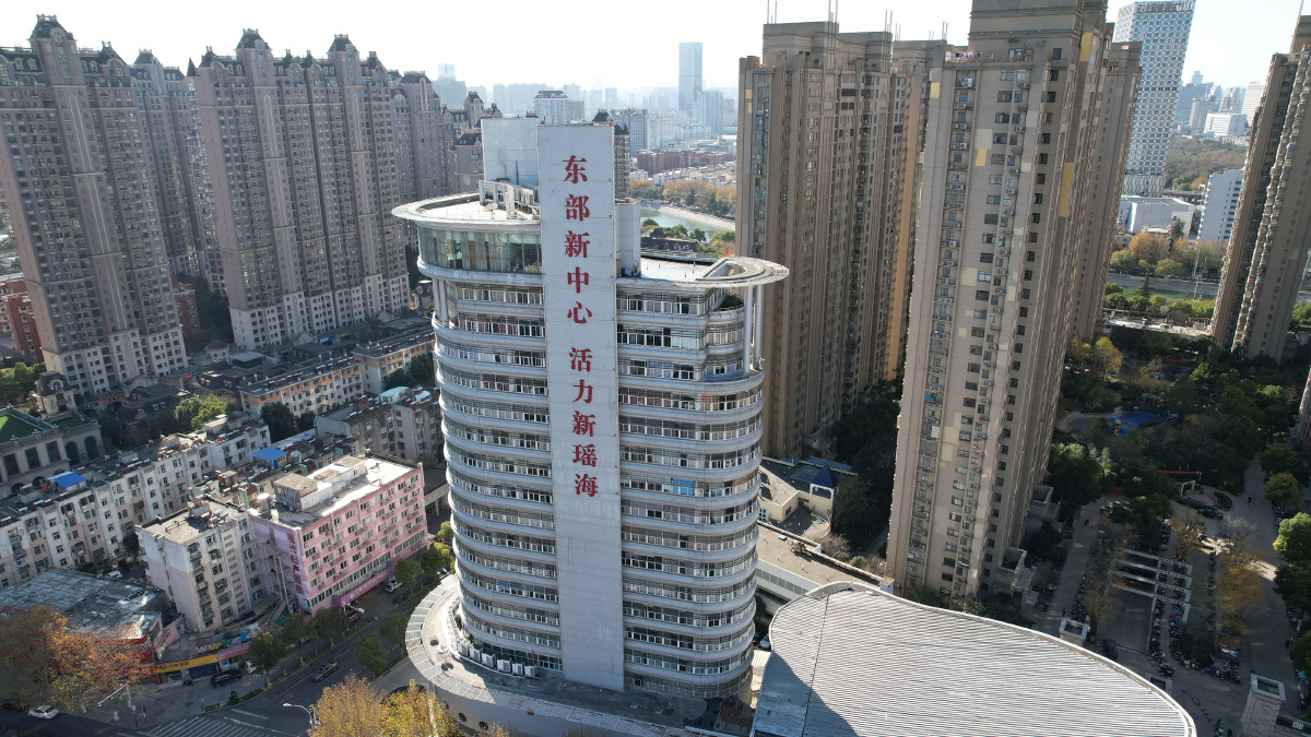 航拍合肥市瑶海区标志性建筑瑶海区人民政府办公大楼