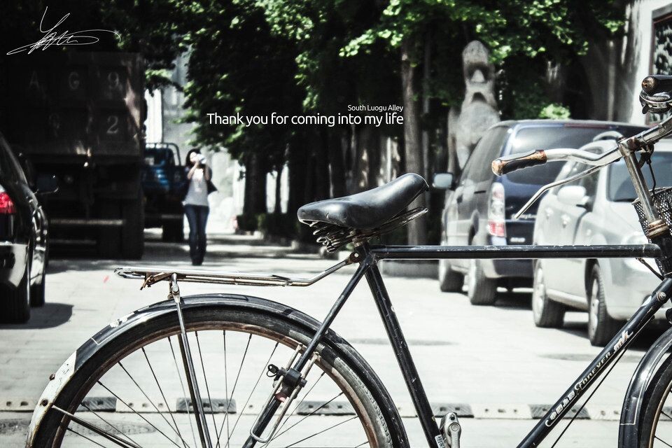 Thank you for coming into my life<br />
摄于南锣鼓巷，旁边的人还让我不要拍照！气死我了。