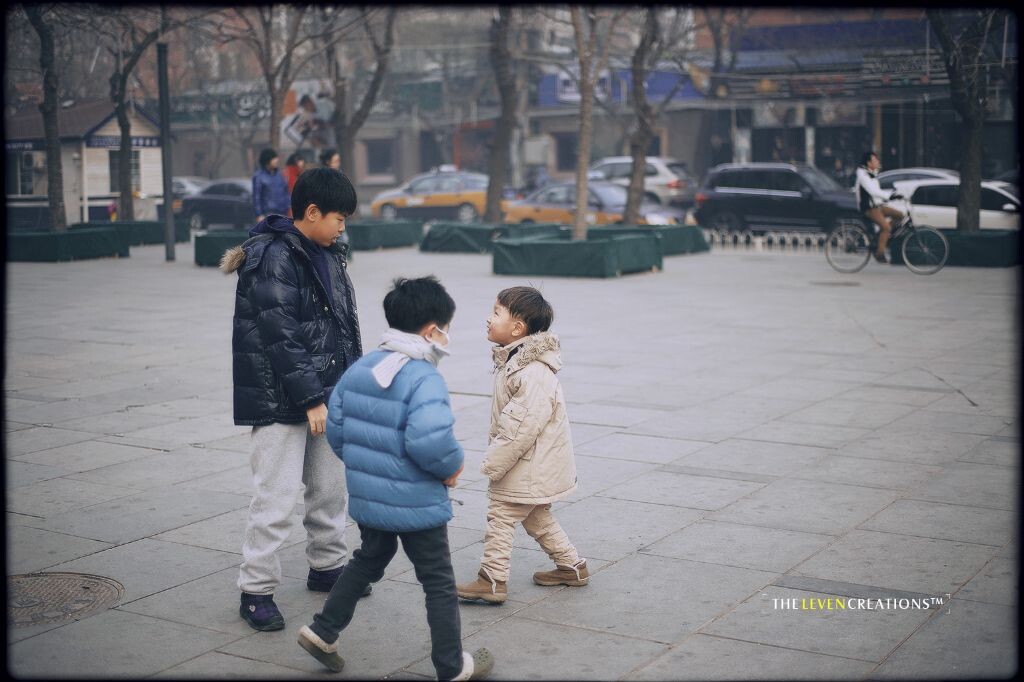 三里屯可爱的小孩<br />
显示器调完色试试效果
