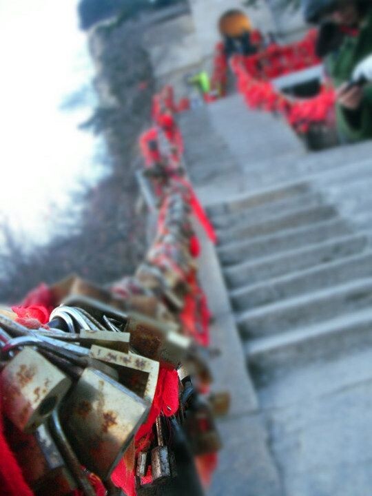 sam_1857_旋转_<br />
金锁，卡片机、、