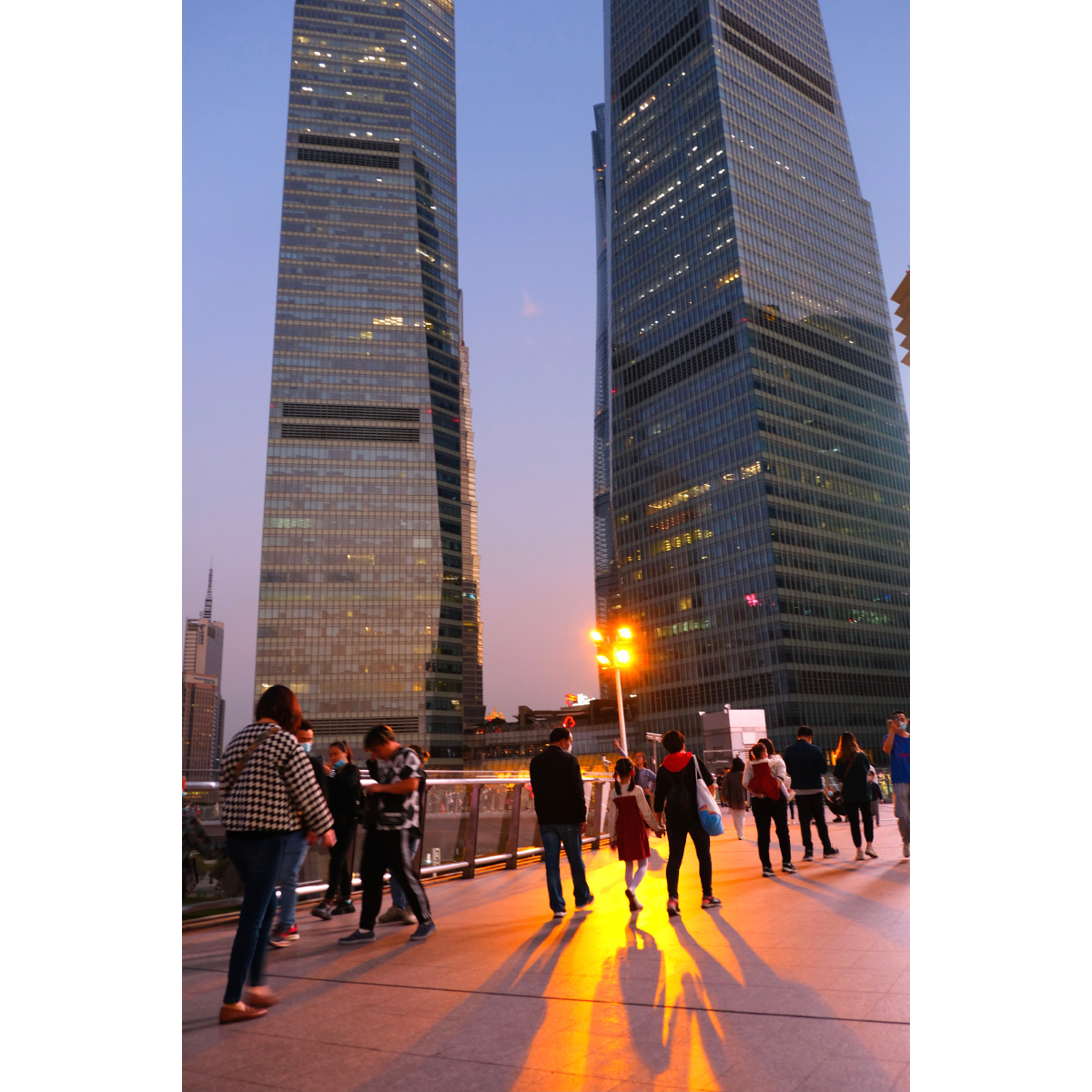 陆家嘴黄昏街拍