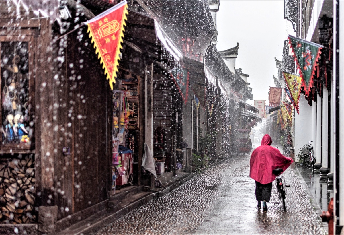 雨中行摄于浙江省金华市佛堂古镇