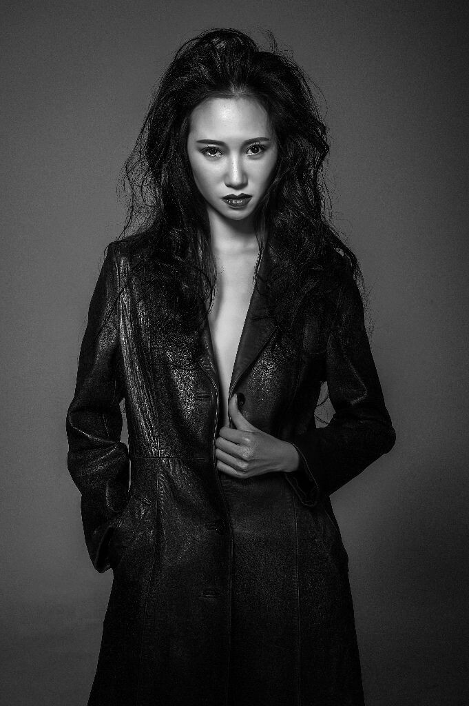 Photographs:刘奋斗FDL. Make up/Hair Stylist:东田造型Leon.