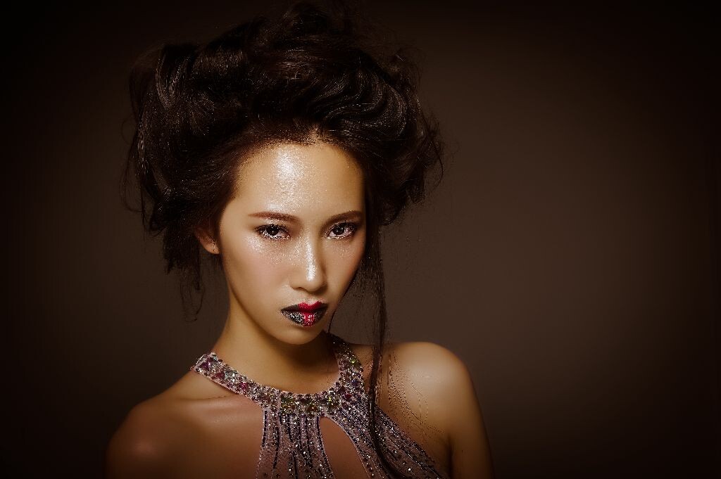 Photographs:刘奋斗FDL. Make up/Hair Stylist:东田造型Leon.