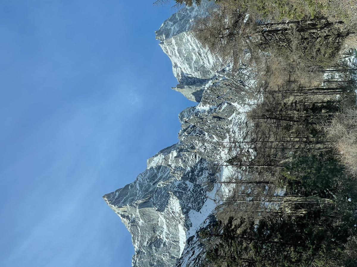 四川阿坝理县毕棚沟燕子岩燕子岩是毕棚沟风景区内最后也是最高的一个