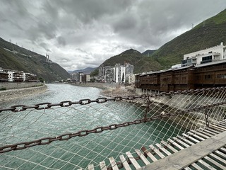 57914969-708D-40B6-8D08-9686D77A25E9/L0/001
