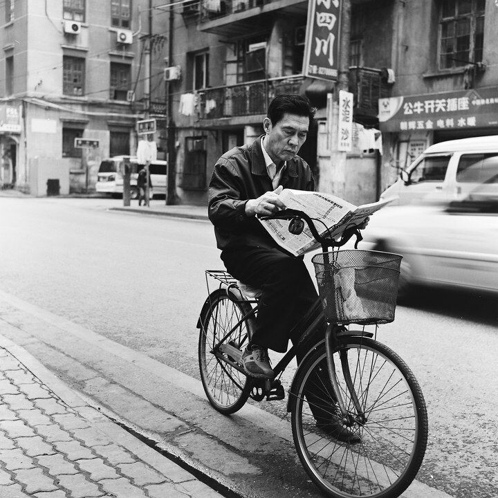 0000041<br />
200X年摄于武汉南京路附近 <br />
禄来3.5MX across100 push to iso 400 rodinal 1:25