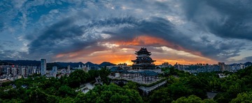 龙腾东辉