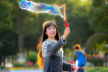 12610