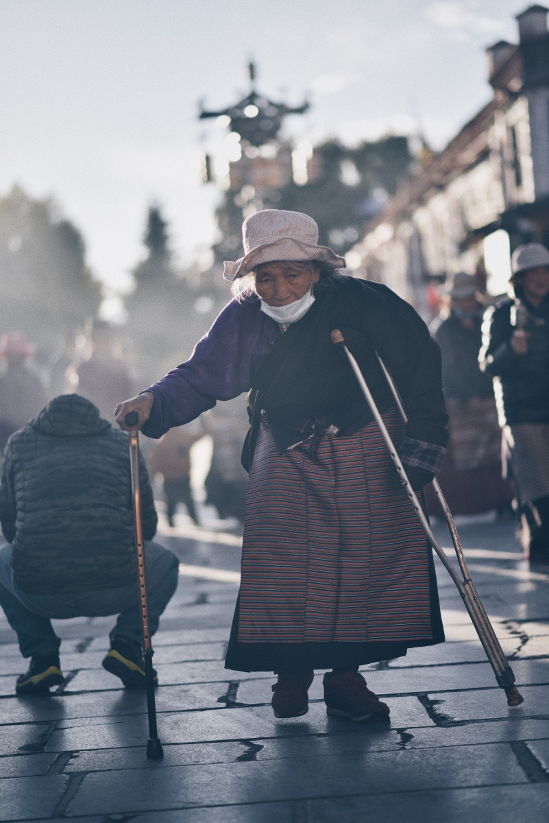 拉萨八廓街朝拜者