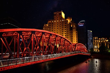 744366
