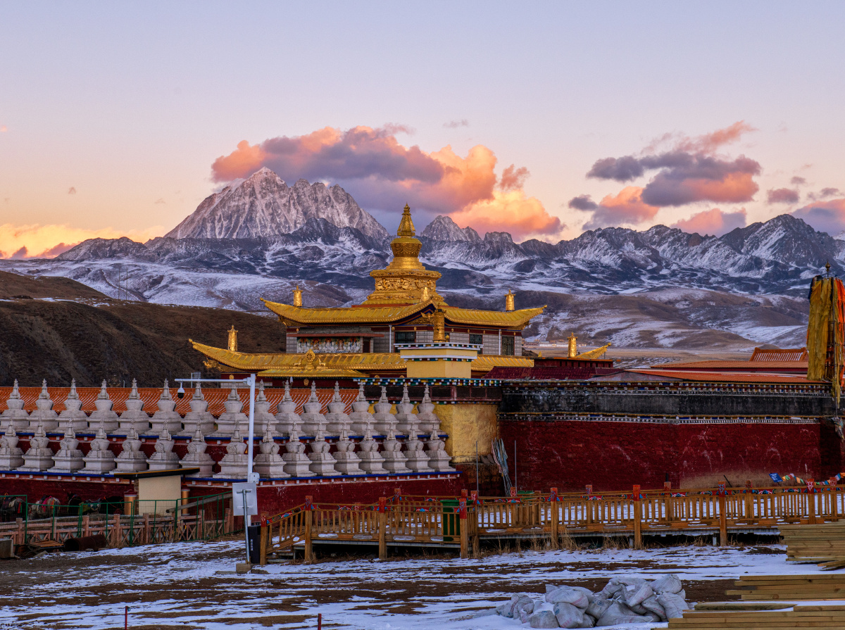 冬季的四姑娘山及塔公草原