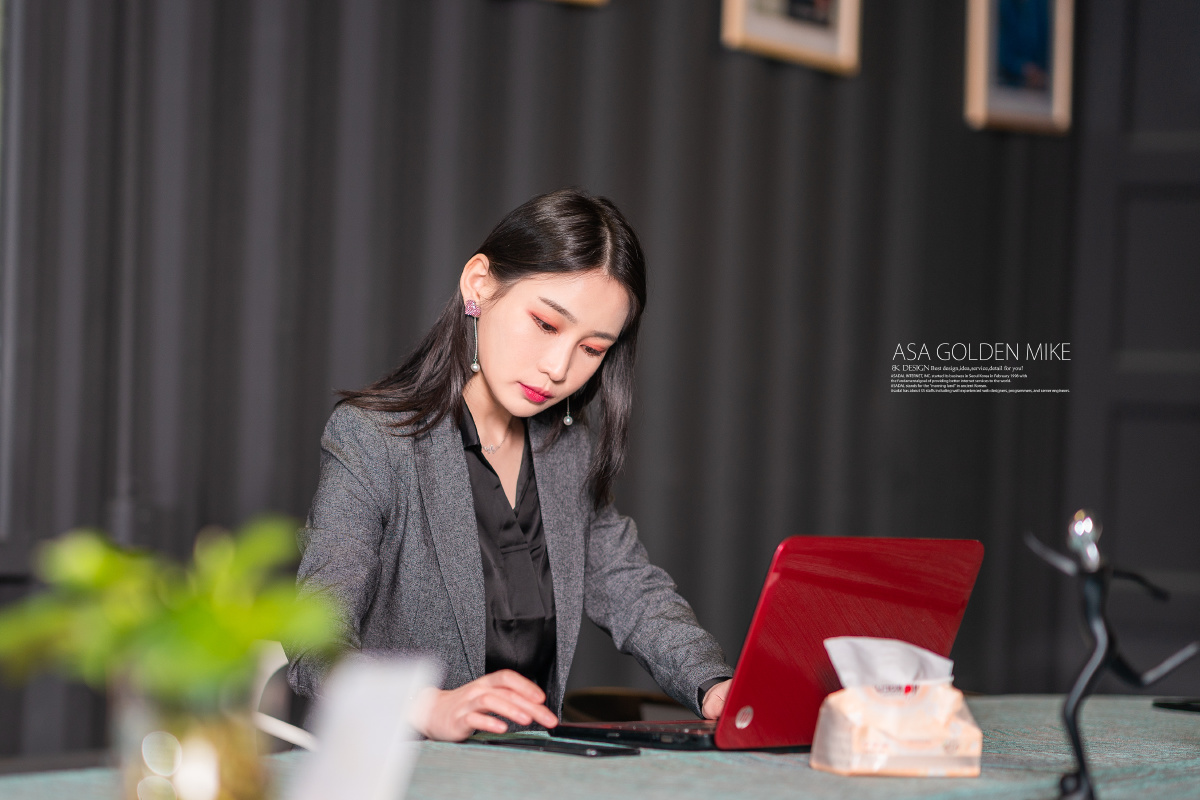 2018年01月05日办公室职业装女郎