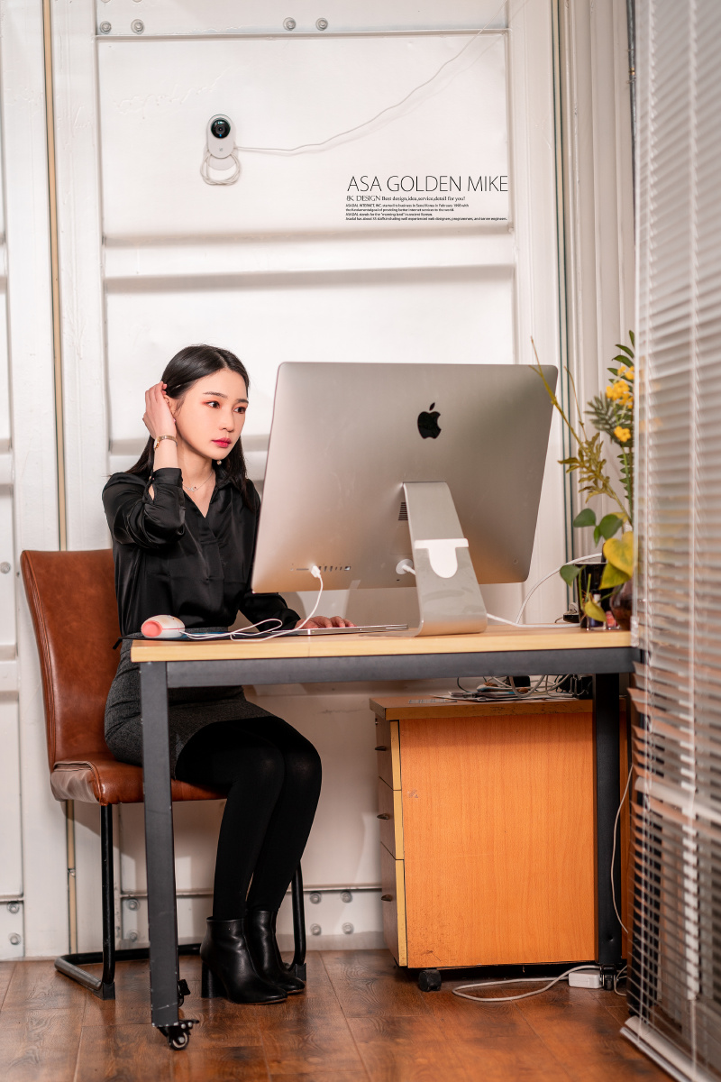 2018年01月05日办公室职业装女郎