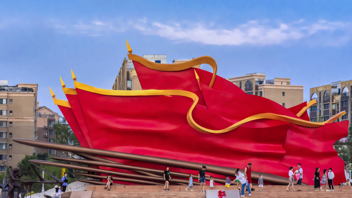 营口市红旗飘飘广场