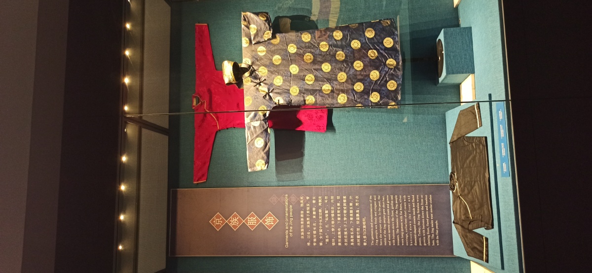 广西民族博物馆里的少数民族服装文化展示