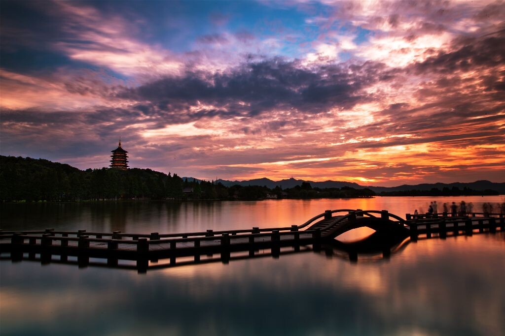 雷峰夕照