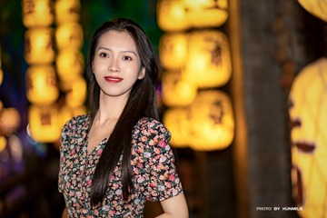 19028