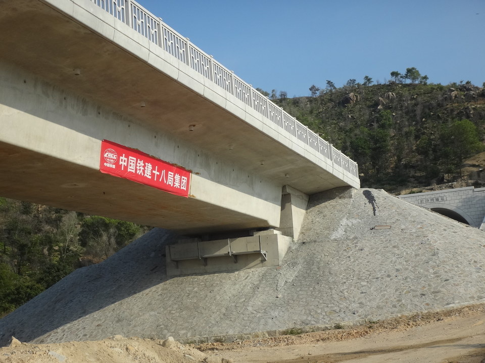 兴建中的深厦铁路