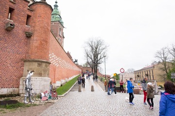 1575810