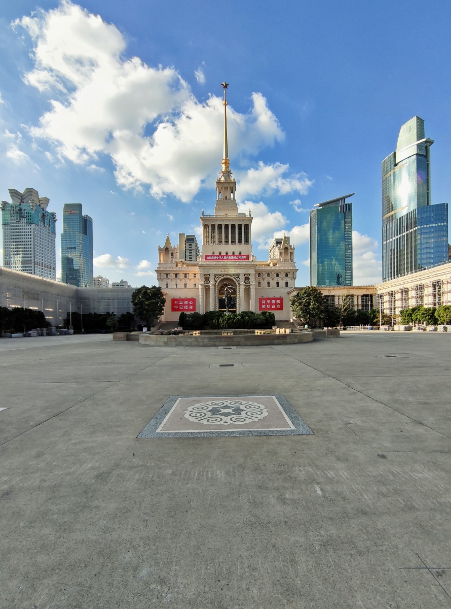 市中心的俄式宫廷拍自上海静安的中苏友好大厦旧址上海展览中心