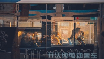 379129