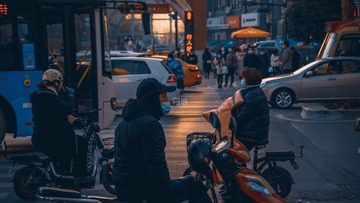 385813