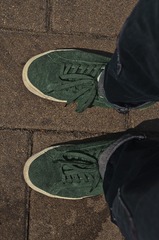 384122