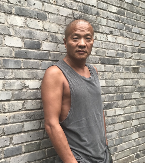 王庆松:母亲去世的时候也放了哀乐,但我没有哭