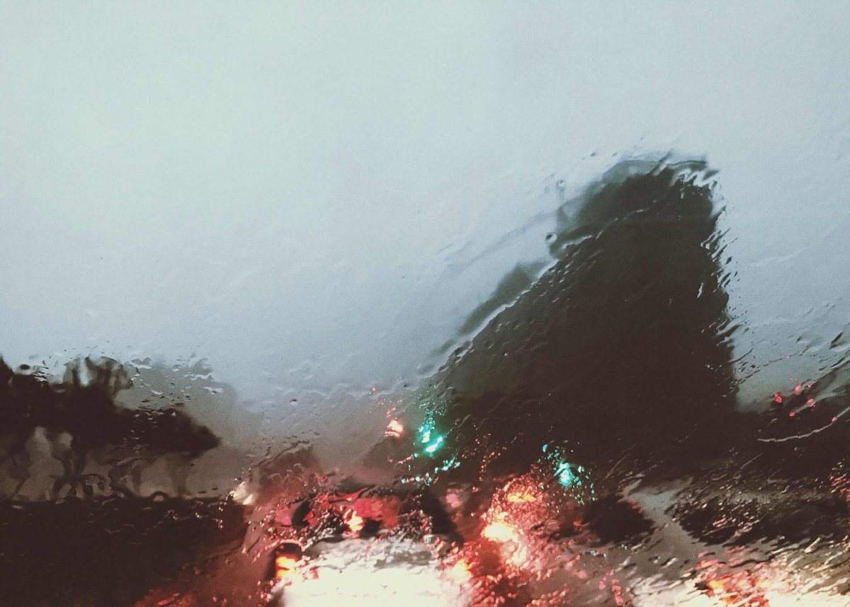 窗外的暴雨,正想随意把各种颜色混合在一起