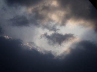 137144