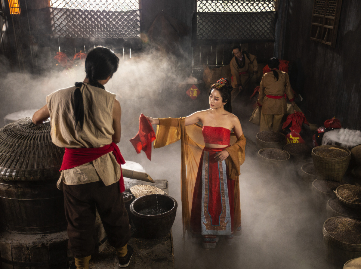 红高梁实景打造古代酿酒的真实场景